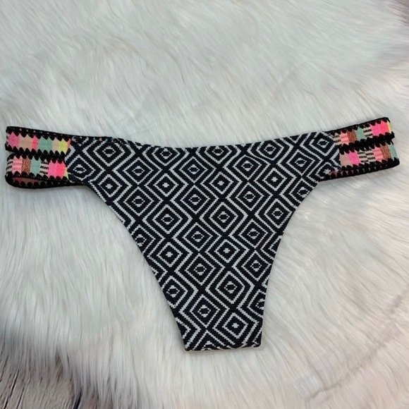 NWOT Shade & Shore Geometrical Pattern Cheeky Fit Bottom Medium - Picture 4 of 11